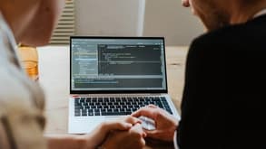 Formation de Informaticien/ne CFC - Trouver une situation professionnelle, un salaire et une formation continue, un stage et une place d'apprentissage libre pour 2026.